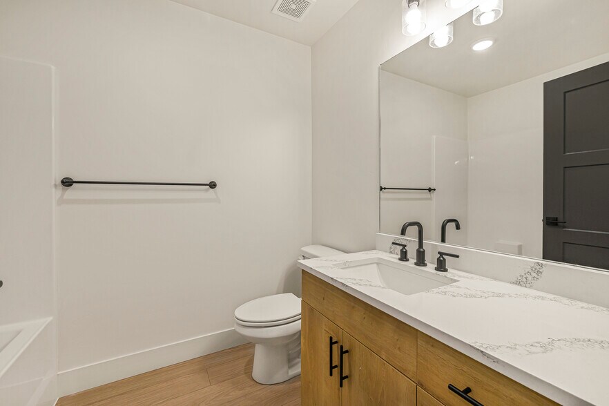 Building Photo - 2147 Pebble Brook Ct