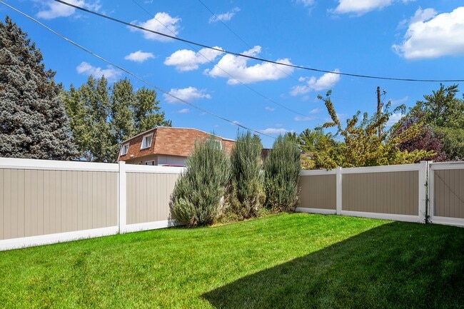 Building Photo - Introducing a Stunning 3 bedroom New Duple...