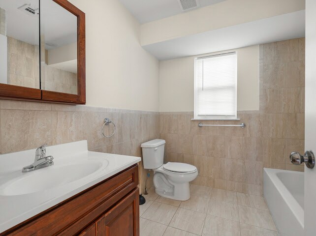 Building Photo - 682 S 19th St