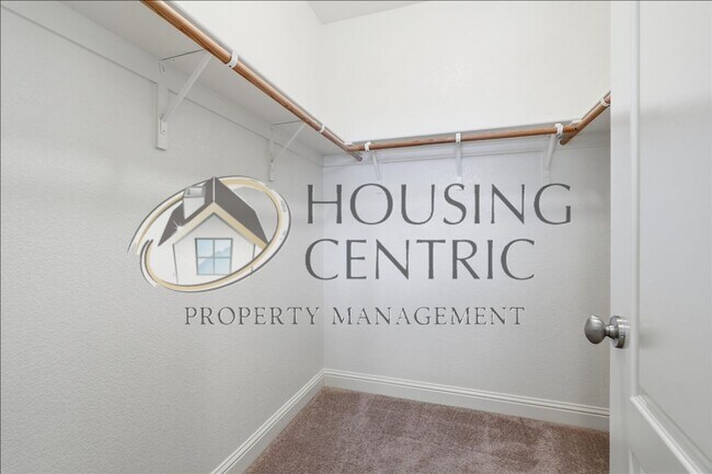 Building Photo - Executive Gated Rental with Stunning Views & Solar!