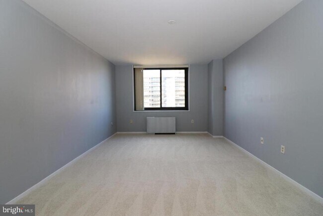 Building Photo - 3705 S George Mason Dr