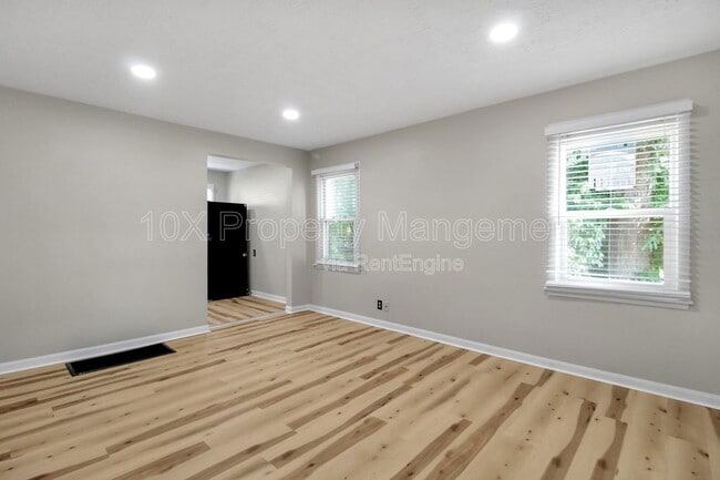 Building Photo - 1045 S James Rd