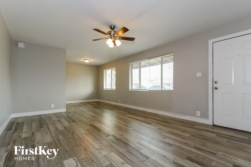 Building Photo - 3605 W San Miguel Ave