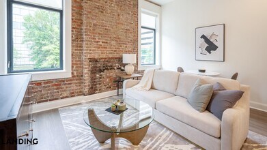 Building Photo - 425 20th St S