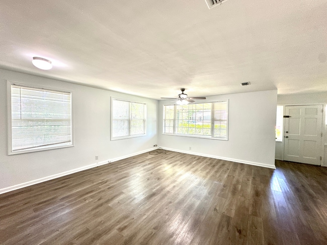 Building Photo - 1104 Williams St