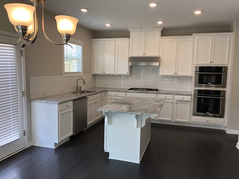 Kitchen - 1952 Bainbridge Ln