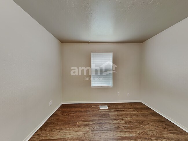 Building Photo - 4418 N Alester Ave