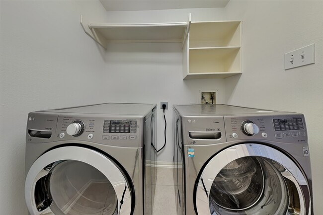Building Photo - 14 E Sage Creek Pl