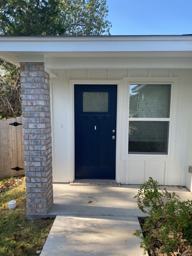 Building Photo - 1418 Shoshoni Trail