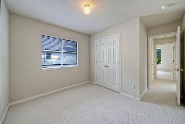 Building Photo - 2616 Henley Dr