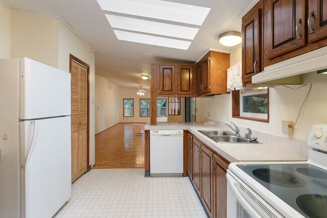Building Photo - 3 Bedroom 1.75 Bath Mobile Home with Garag...