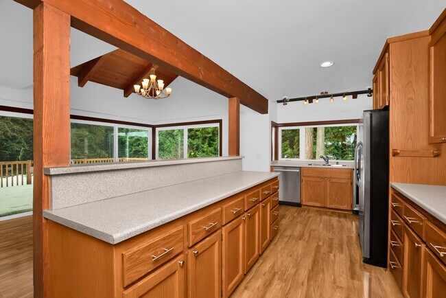 Building Photo - Private 4 Bedroom Retreat on 5-Acres Cottage Lake