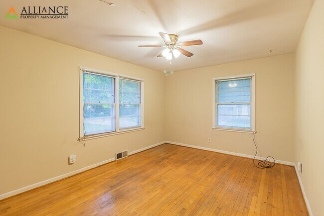 Building Photo - 1845 College Heights Rd