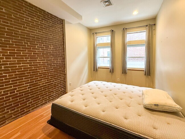 Building Photo - 49-51-51 Temple Pl