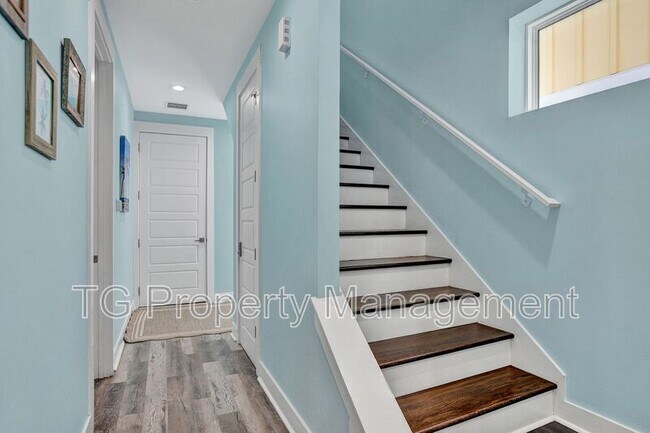 Building Photo - 514 2nd St S