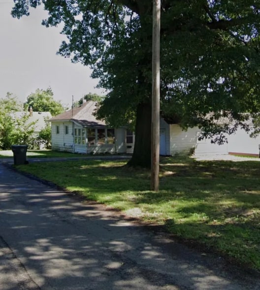 Building Photo - 2002 Brownlee Ave