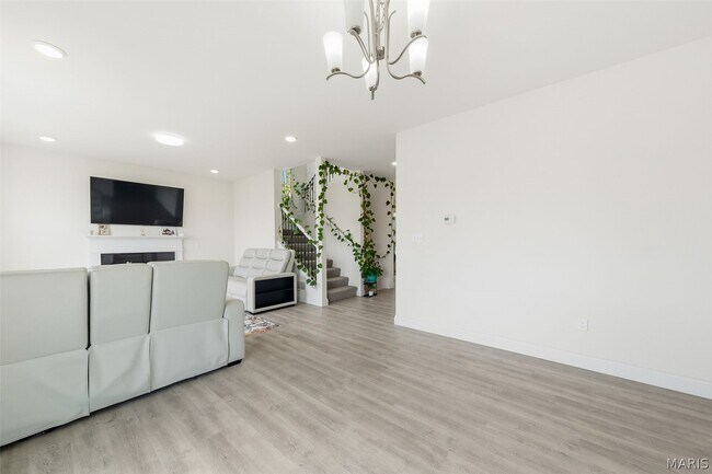 Building Photo - 106 Sommerset Ct