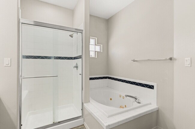 Building Photo - 8416 Magenta Rd NW