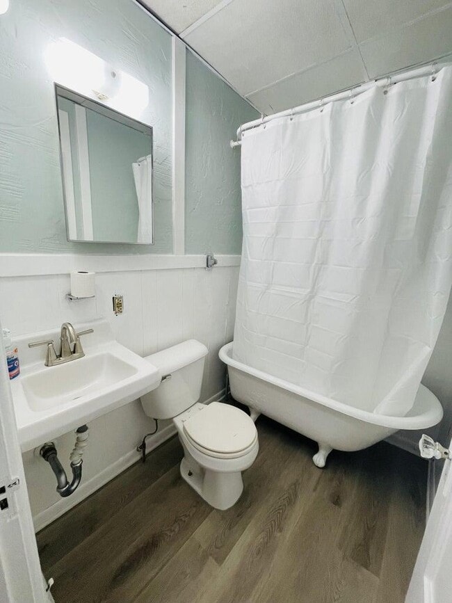 Building Photo - 929 Huron Ave