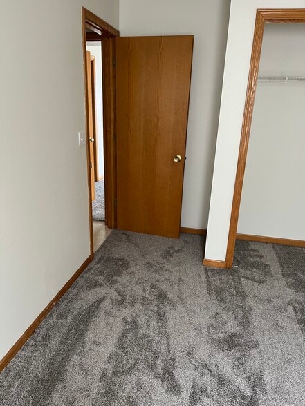 Building Photo - 2006 Stratford Ct