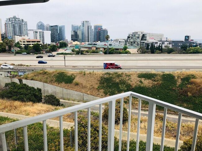 Building Photo - Bankers Hill 1 Bedroom 1 Bath with Downtown San Diego Views