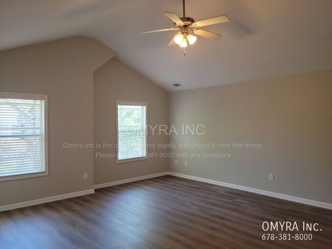 Building Photo - Gorgeous Home in Quiet Neighborhood with Swimming Pool in Fairburn!