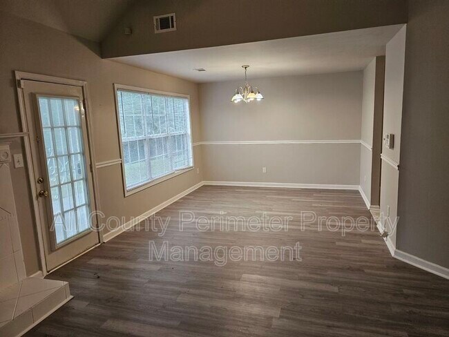 Building Photo - 704 White Dove Dr