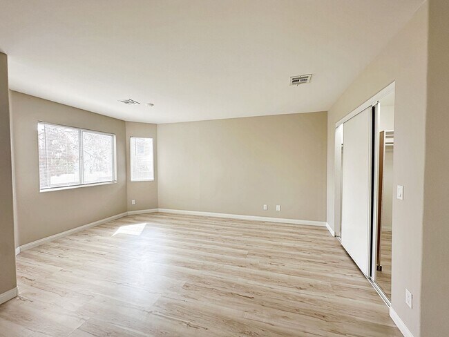 Building Photo - REMODELED 3 BEDROOM HOME IN SOUTH SHORES