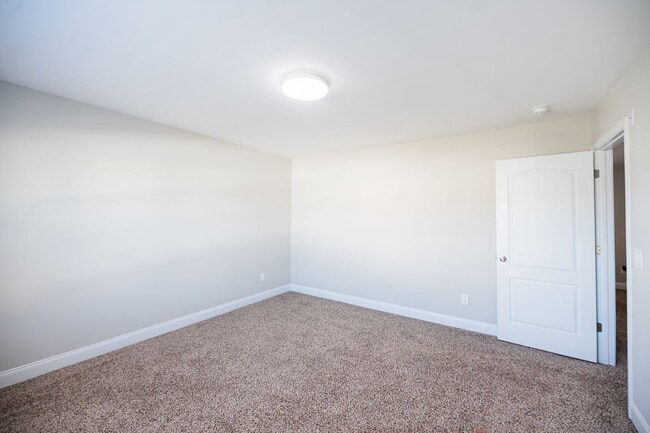 Building Photo - Stunning 5 Bedrooms, 4 Baths home in Summerfield with 2 car garage.