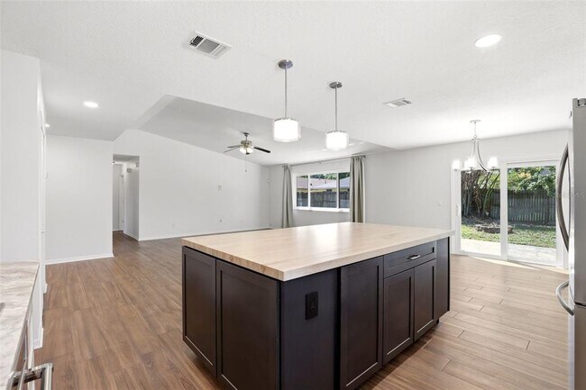 Building Photo - 7326 Wethersfield Dr