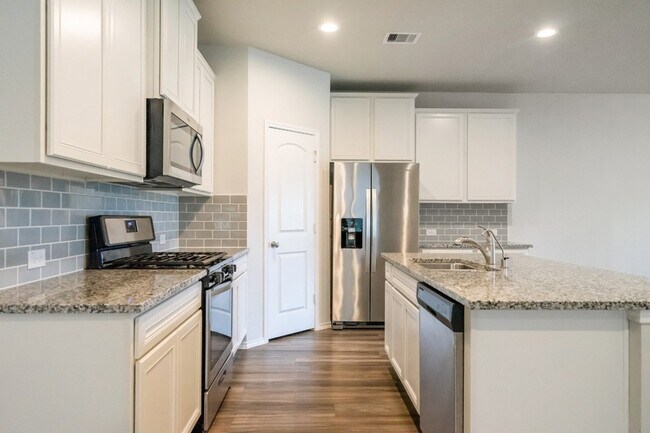 Building Photo - 16856 Pink Wintergreen Dr