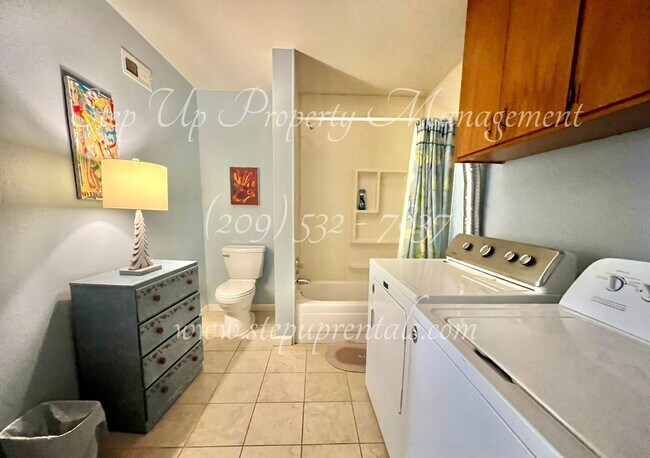 Building Photo - Inviting 3-Bedroom Home in Desirable Twain...