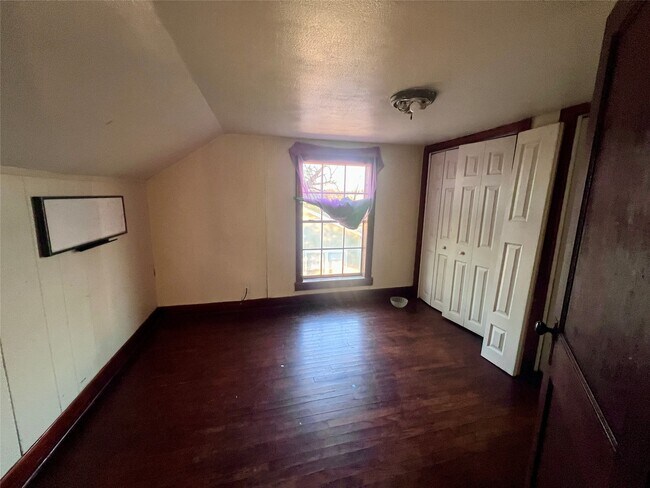 Building Photo - 621 Harrison Ln