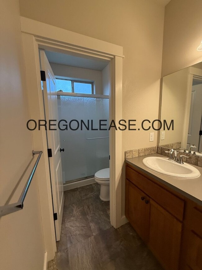 Building Photo - 2017 3/2 in West Eugene