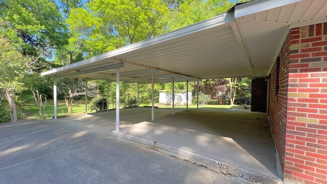 Building Photo - 3-Bedroom with so much to offer !