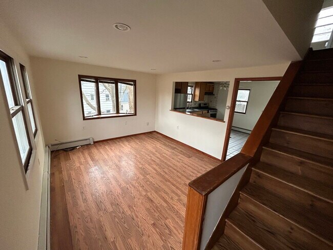 Building Photo - 5 Woodlawn Ave