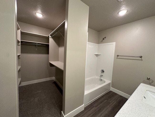 Building Photo - New Never Lived in Springville Townhome Fo...