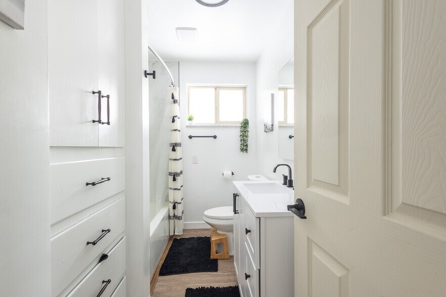 Building Photo - 4431 Fillmore St