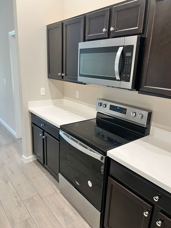 Building Photo - NEW 4 BEDROOM 3 BATH HOME! AMAZING LOCATION!