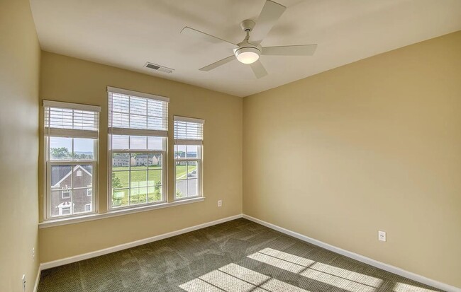 Building Photo - 4906 Small Gains Wy