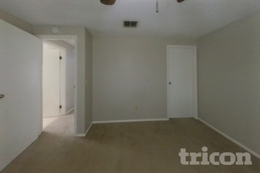 Building Photo - 8338 Knotts Landing Dr E