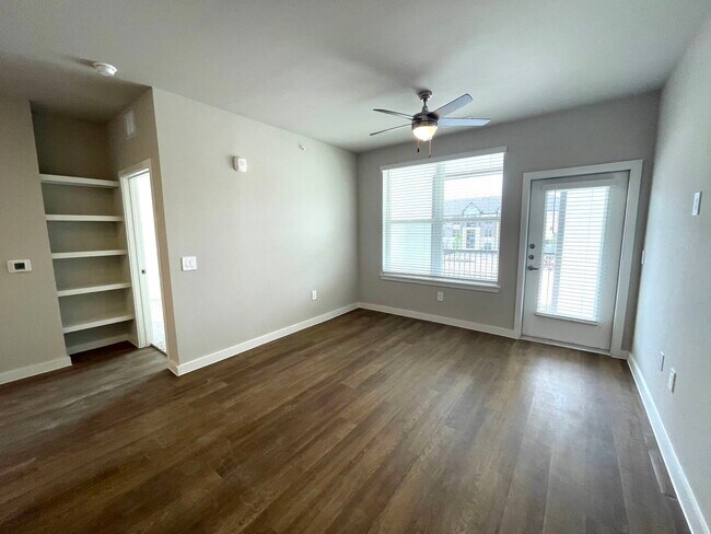 Building Photo - 3845 W Frontier Pkwy