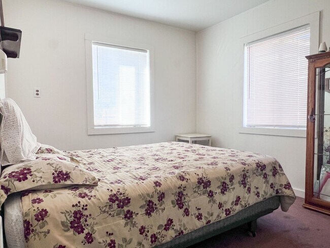 Building Photo - OWN961