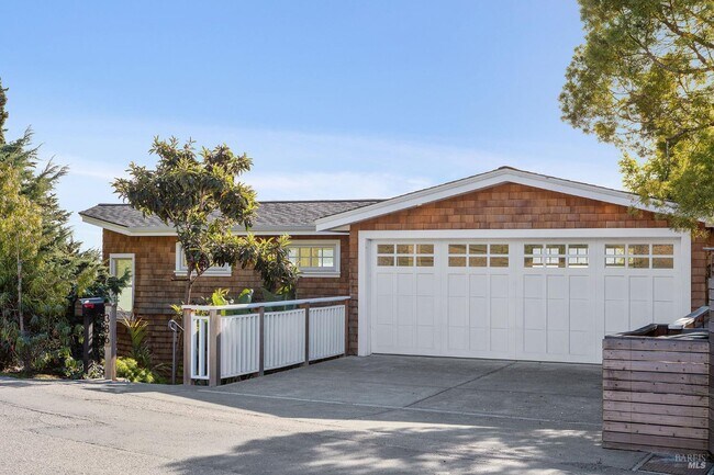 Building Photo - 386 Greenwood Beach Rd