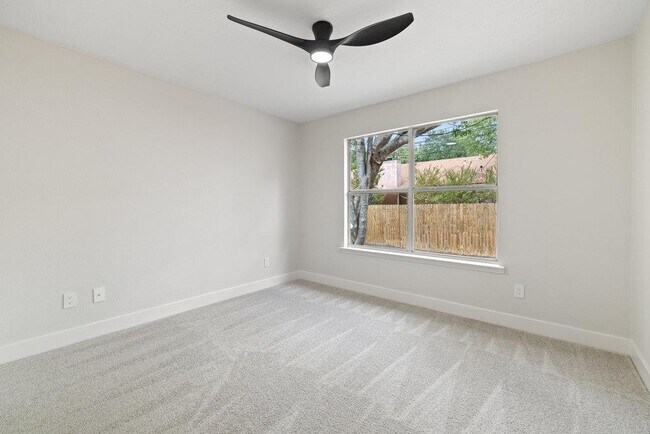 Building Photo - 1006 Cottonbowl Dr