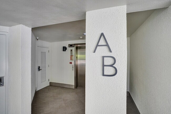 Building Photo - 120 S Ocean Blvd