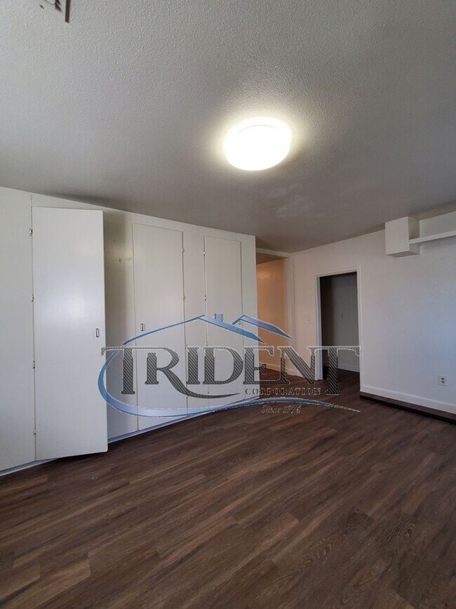 Building Photo - 1825 Sierra Way