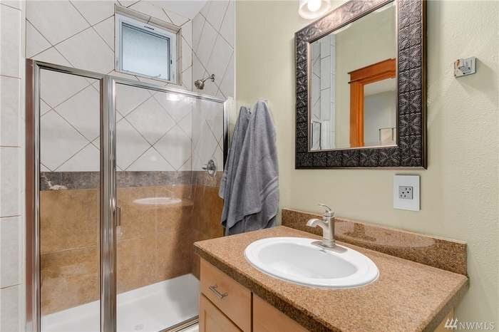 Building Photo - 1915 24th Ave S