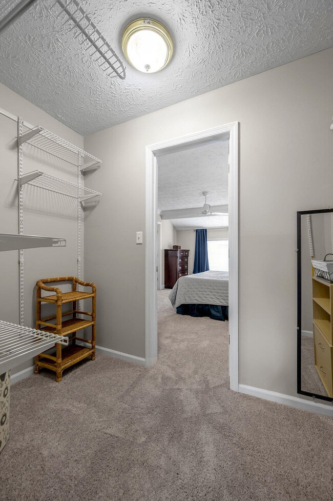 Building Photo - 500 Laketower Dr