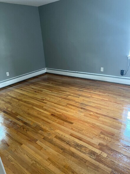 Building Photo - 400 Boyden Ave